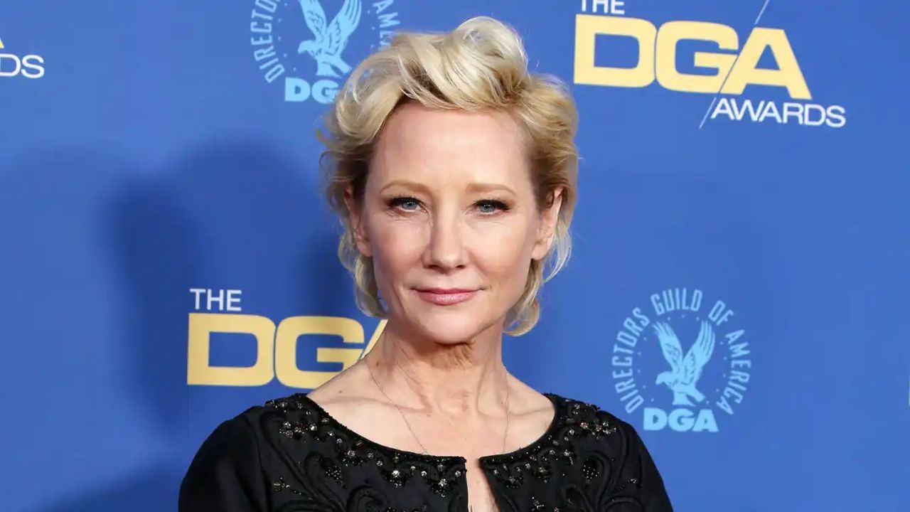 Alev topuna dönen araçtan çıkarılmıştı! Ünlü oyuncu Anne Heche yaşam savaşını kaybetti 1