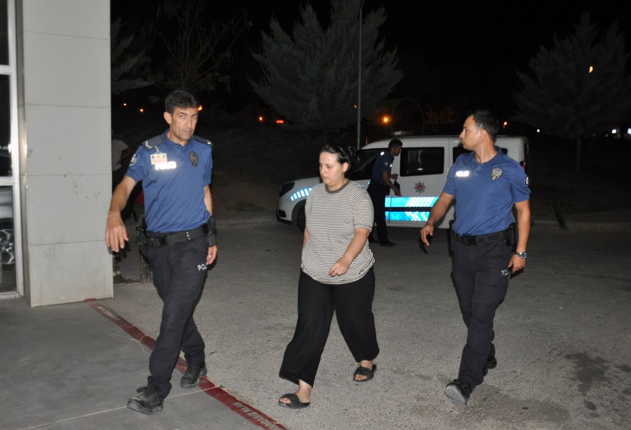 Böyle vahşet görülmedi: Yeni doğan bebeğini boğup, bahçeye gömdü! 1