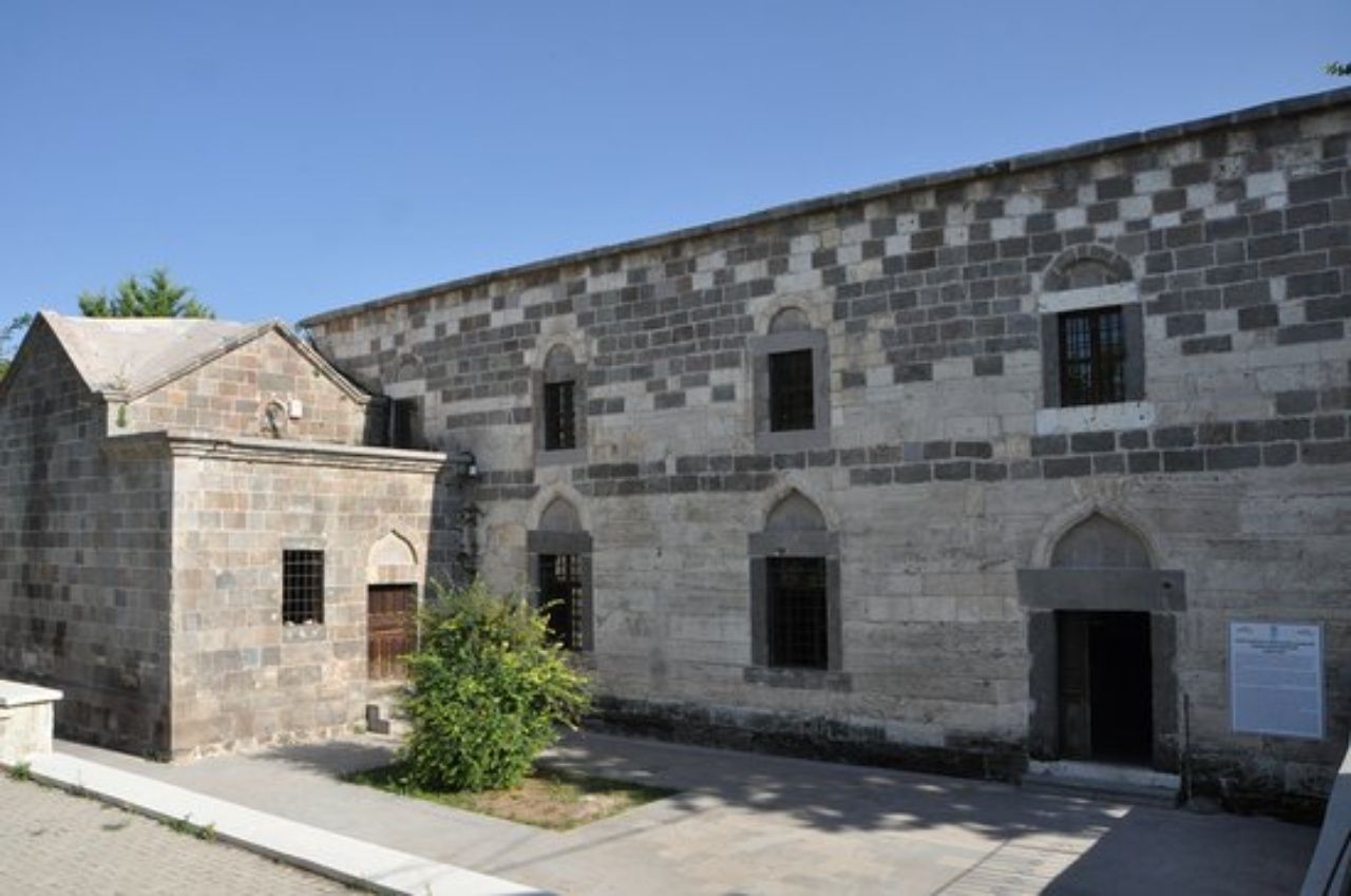 Tarihi yerleri ve kültürel değerleriyle Karaman gezi listesi ve yöresel lezzetleri 11