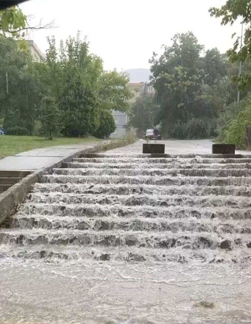Bursa'da sağanak yağış hayatı felç etti! 2