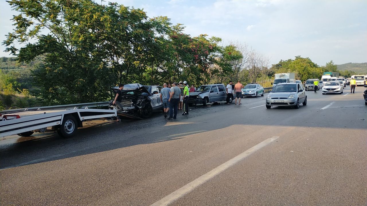 Bursa'da 15 araçlık zincirleme kaza: 10 yaralı! 1