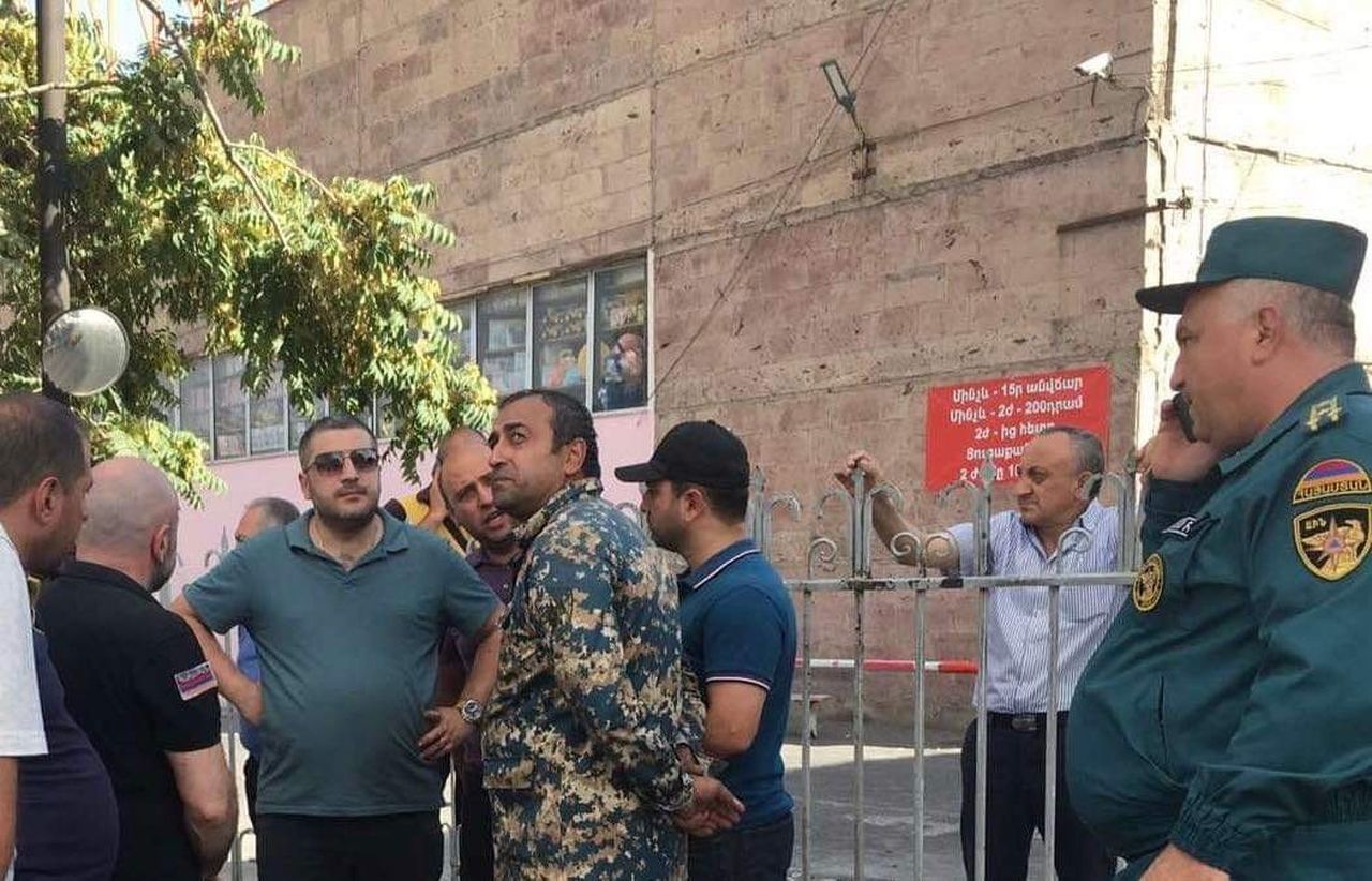 Ermenistan'da alışveriş pazarındaki havai fişek deposu patladı! Can kaybı 2’ye, yaralı sayısı 60’a yükseldi 8