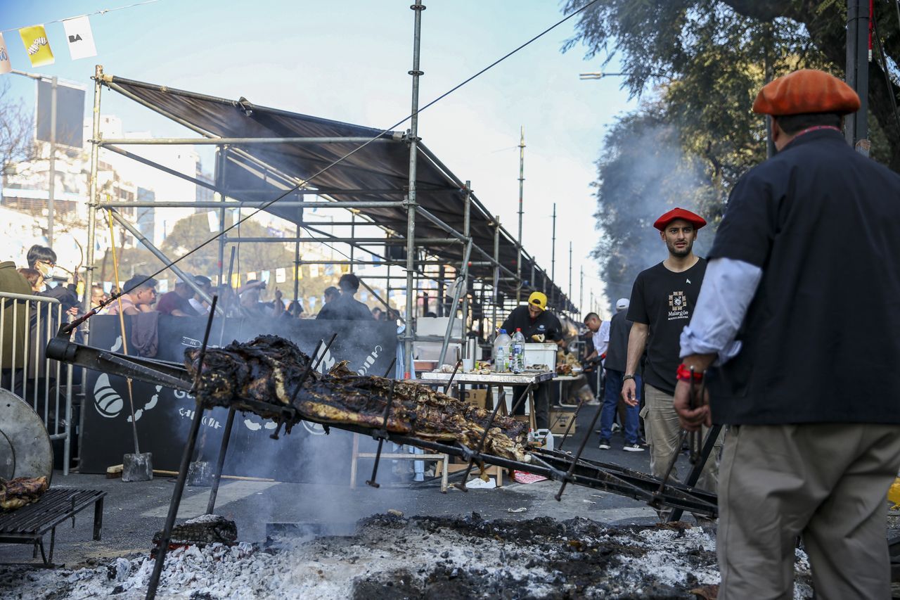 Şefler en lezzetli 'asado'yu pişirmek için yarıştı 7