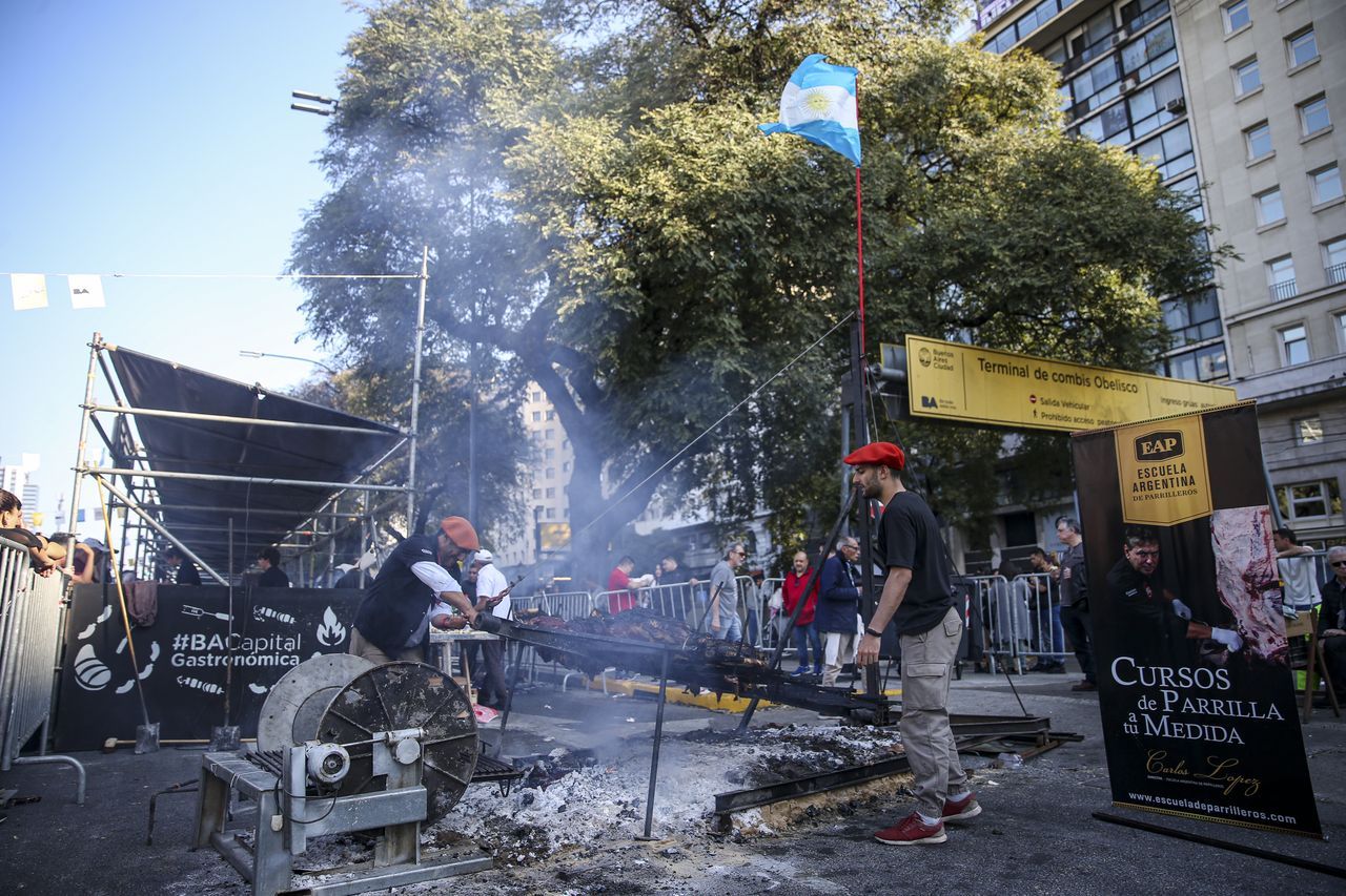 Şefler en lezzetli 'asado'yu pişirmek için yarıştı 8