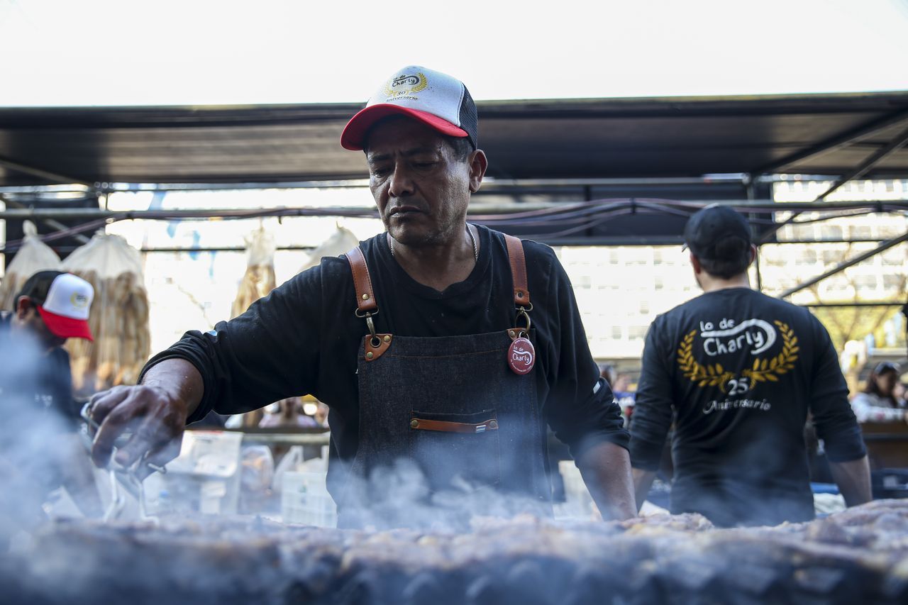 Şefler en lezzetli 'asado'yu pişirmek için yarıştı 17