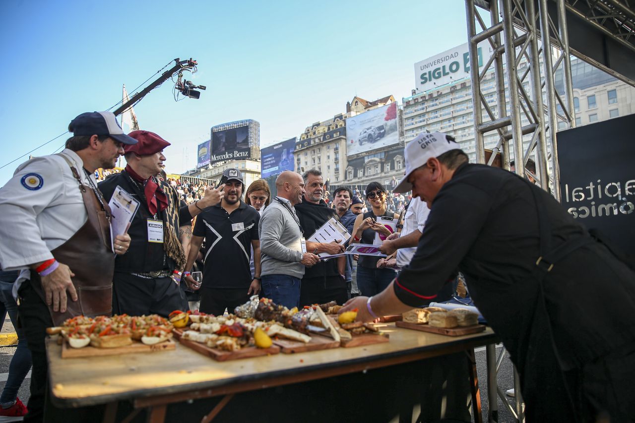 Şefler en lezzetli 'asado'yu pişirmek için yarıştı 29