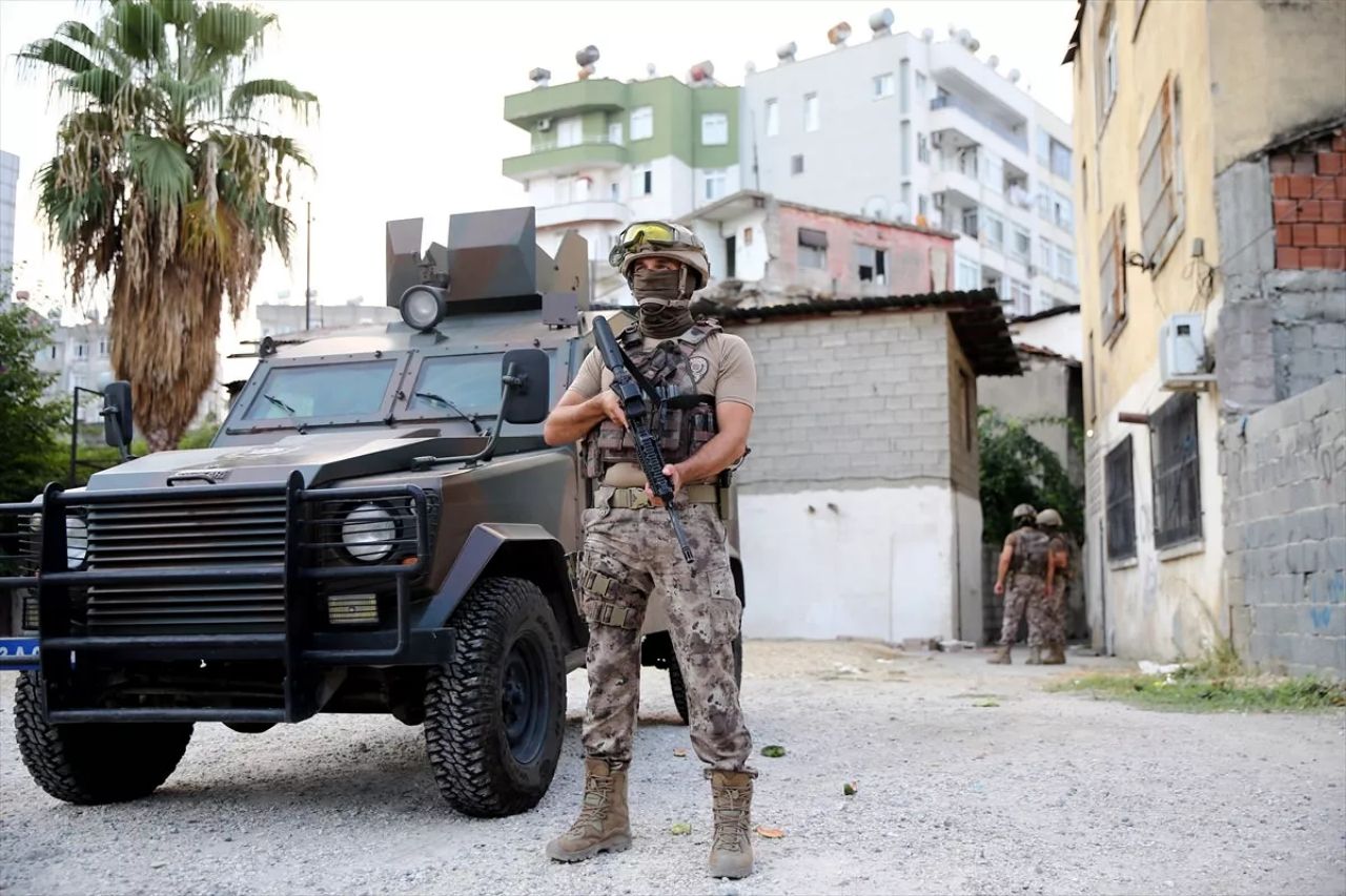 Mersin'de PKK operasyonu: Sokak eylemi arayışında olan 8 PKK'lı yakalandı! 4