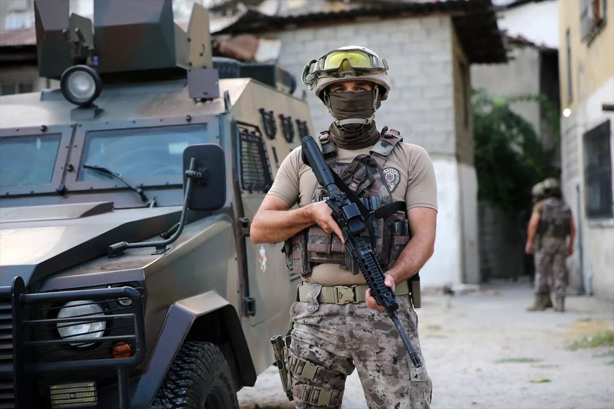 Mersin'de PKK operasyonu: Sokak eylemi arayışında olan 8 PKK'lı yakalandı! 5