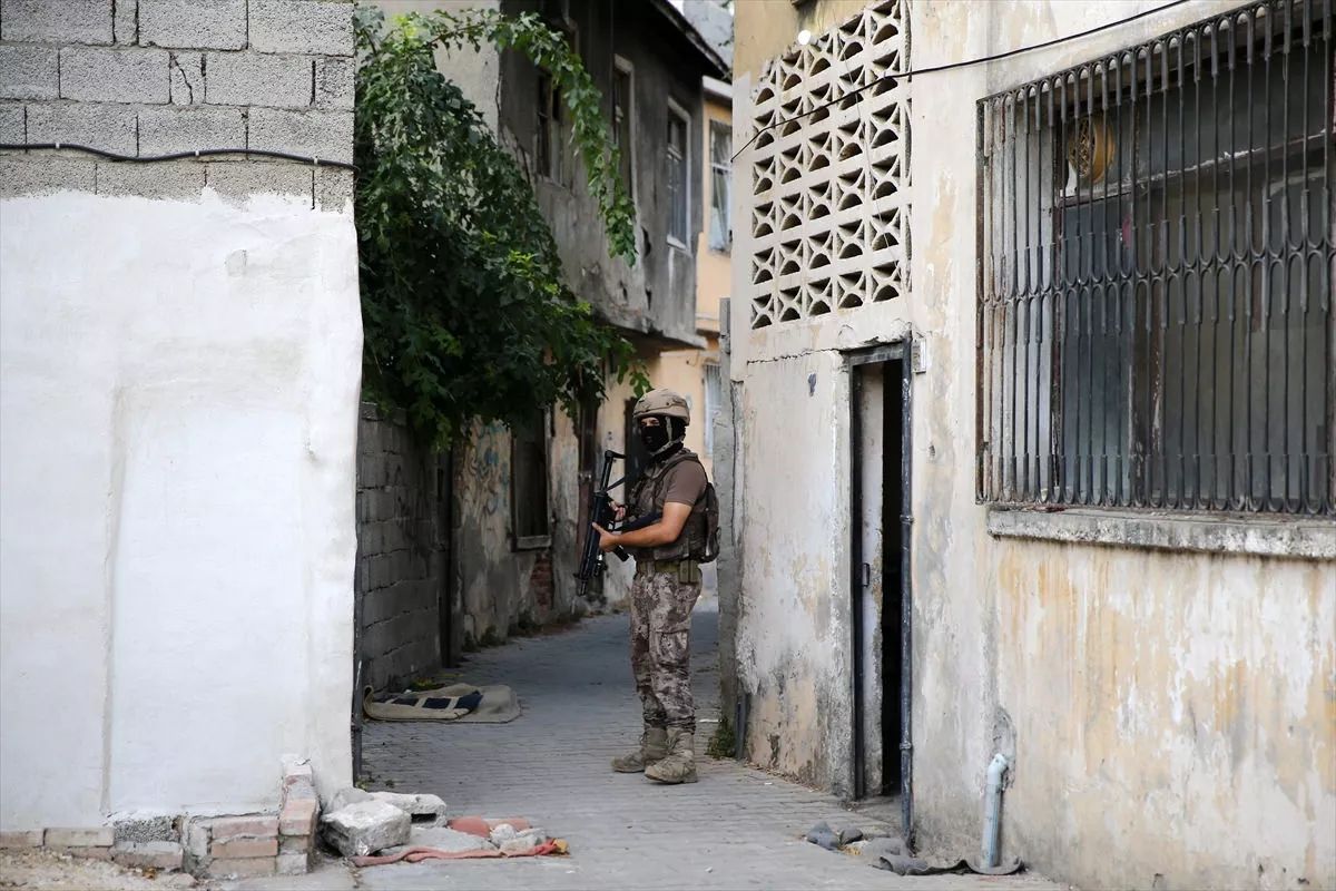 Mersin'de PKK operasyonu: Sokak eylemi arayışında olan 8 PKK'lı yakalandı! 3