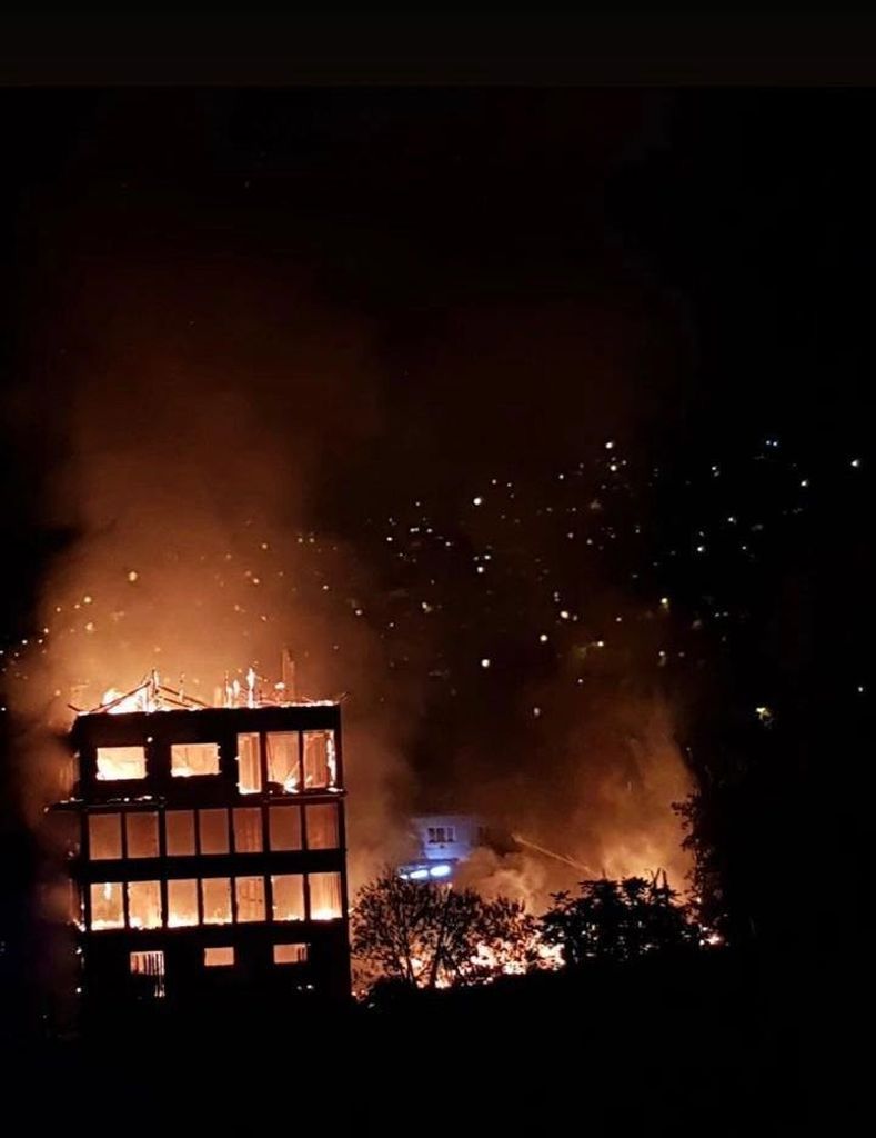 Bursa'da tarihi ipek fabrikası alev alev yandı 2
