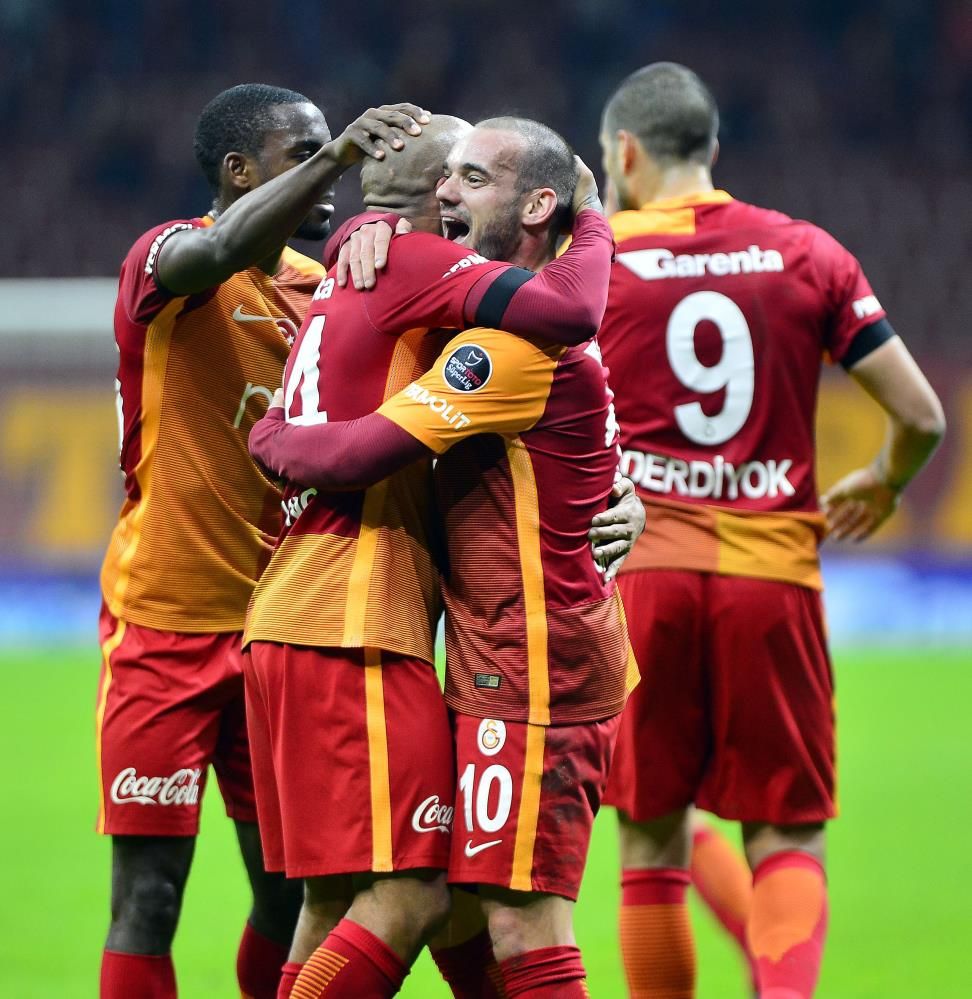 Taraftarı heyecanlandıracak gelişme! Sneijder'den Galatasaray'a dönüş sinyali 2