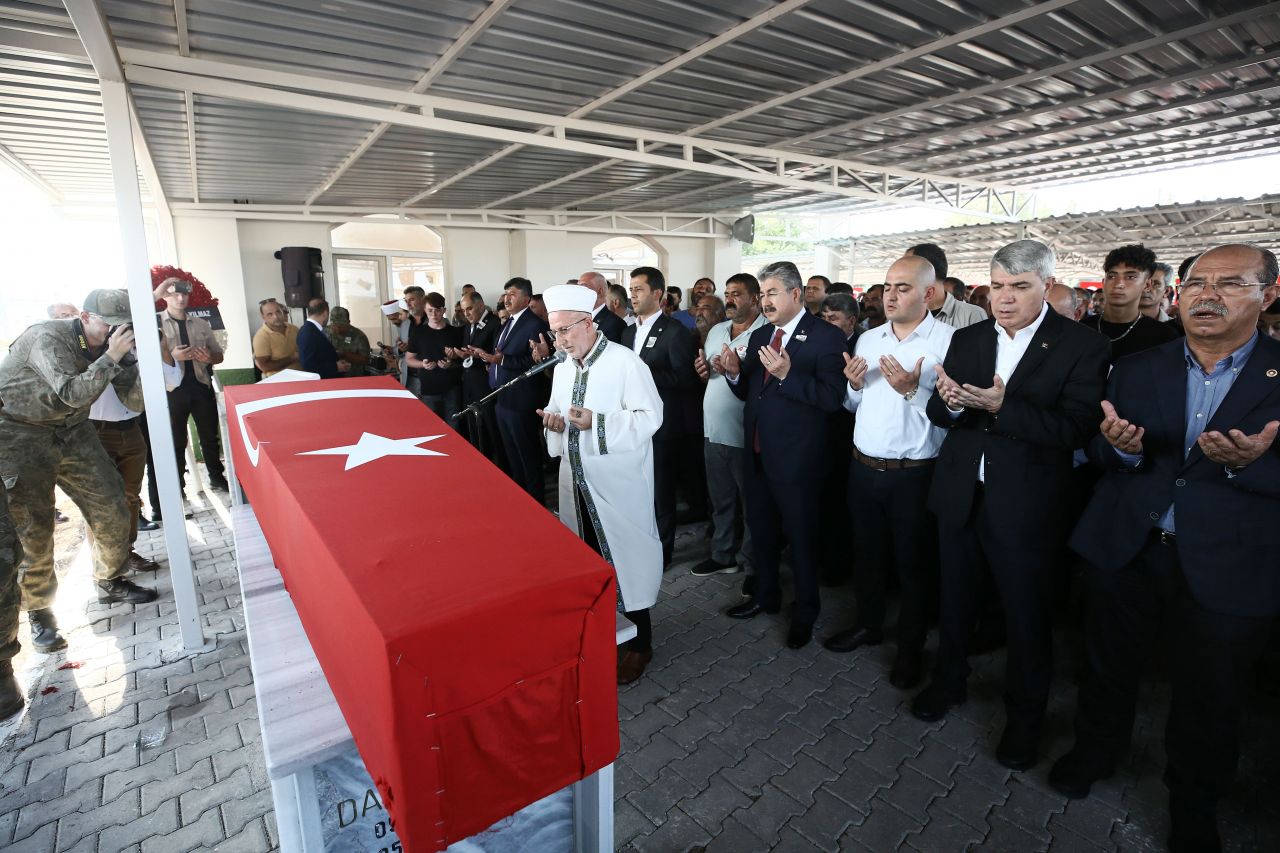 Şehit Piyade Sözleşmeli Er Çakır, Osmaniye'de son yolculuğuna uğurlandı 6