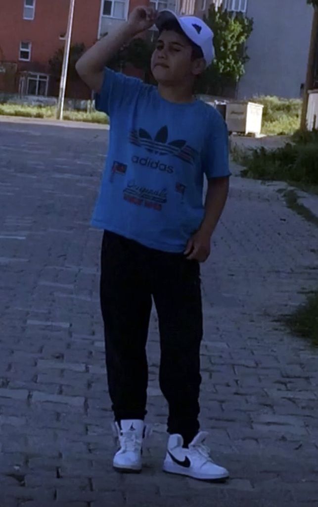 Bisiklet sürerken TIR'ın altında kalan 11 yaşındaki çocuğun bacağı koptu 2