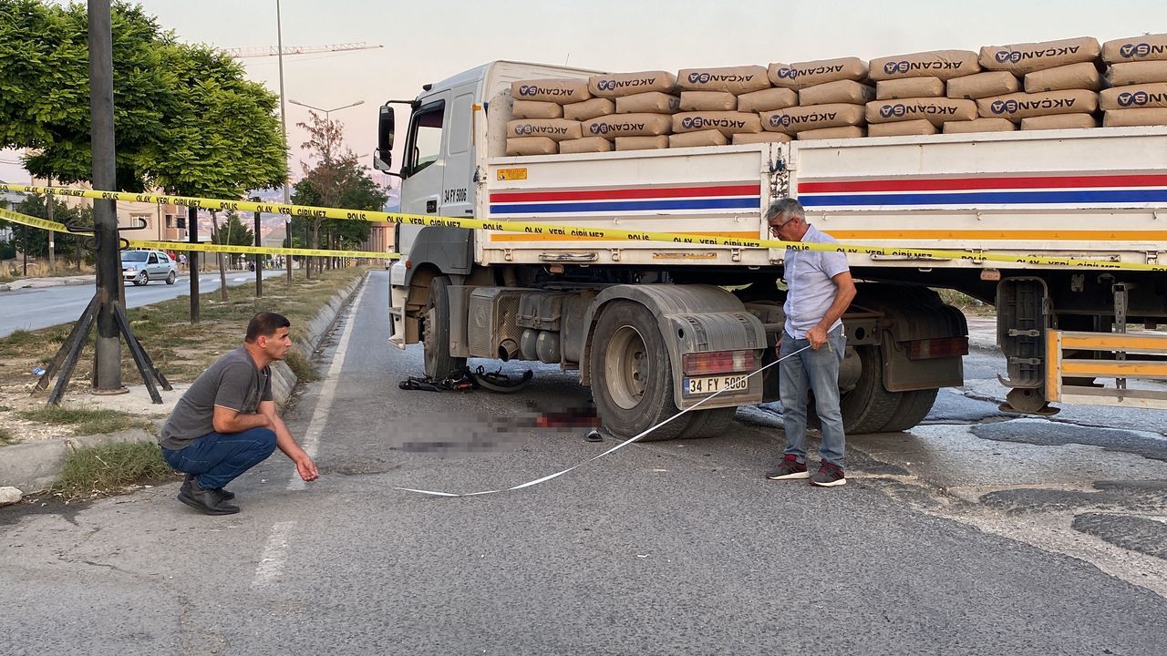 Bisiklet sürerken TIR'ın altında kalan 11 yaşındaki çocuğun bacağı koptu 3