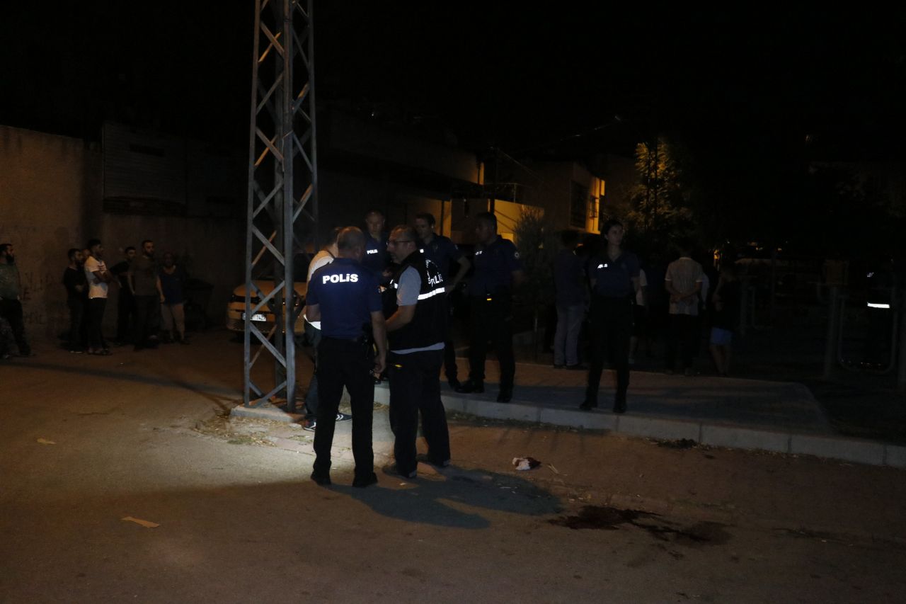 Adana’da selam verme bahanesiyle yaklaştı, 2 kişiyi vurdu 1
