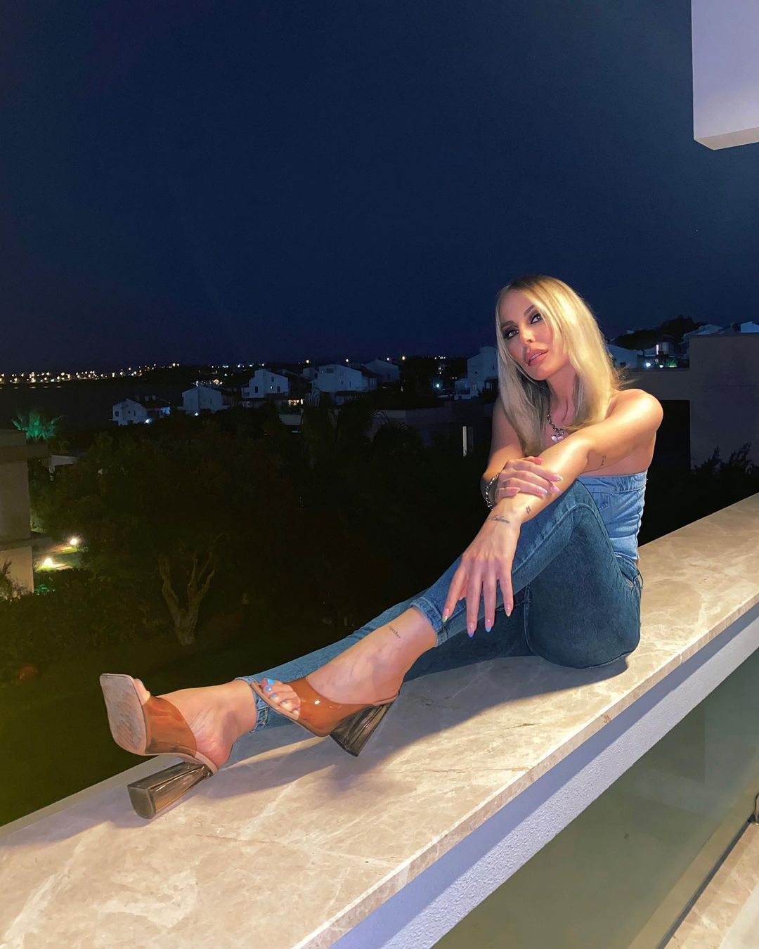 Hande Sarıoğlu'nun Instagram hesabından yaptığı cesur paylaşımlarına beğeni yağdı 4