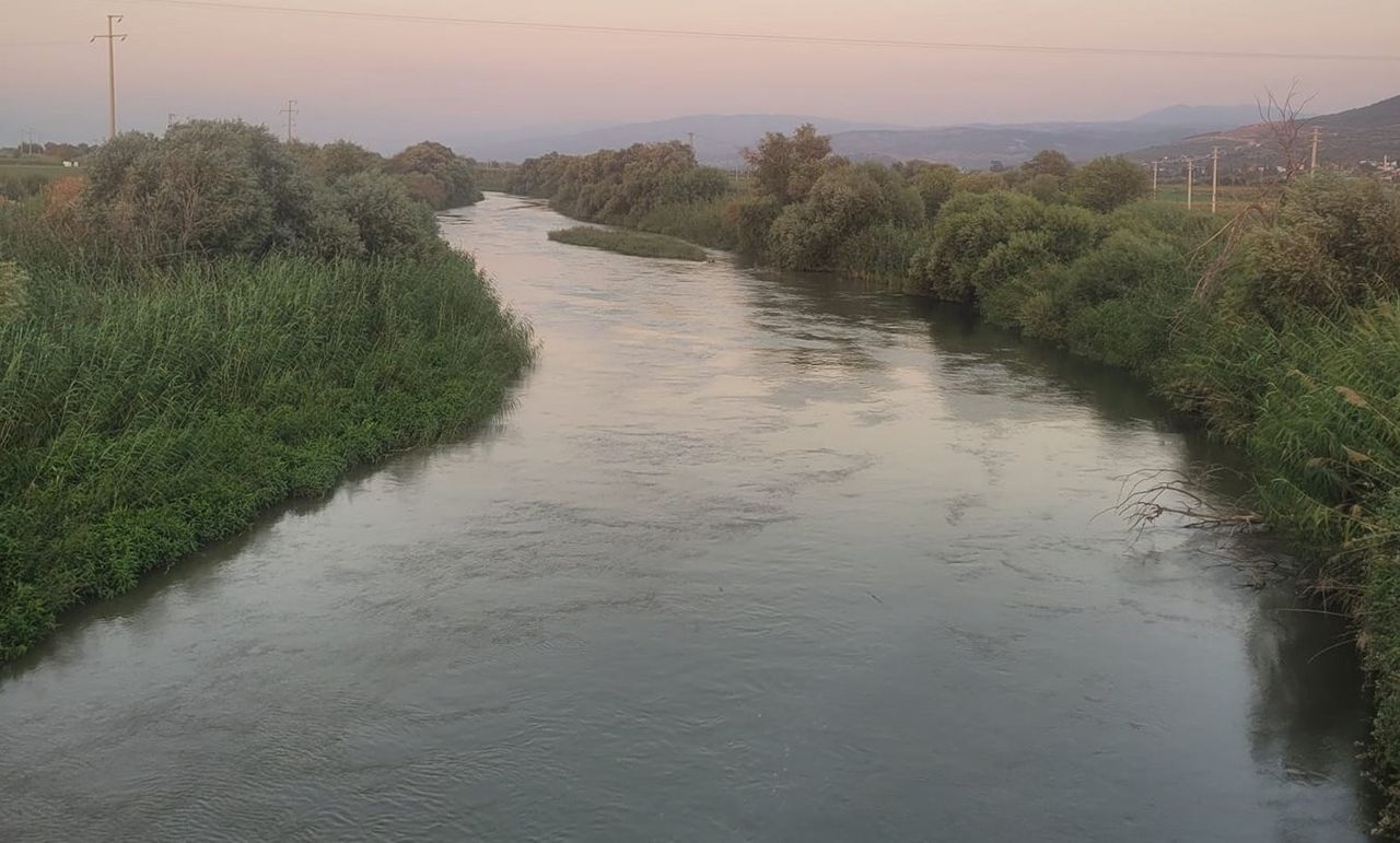 Atıyla birlikte nehre giren genç, eğer ters dönünce akıntıya kapıldı 1