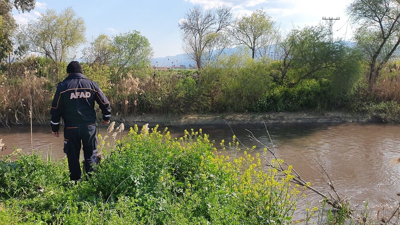 Atıyla birlikte nehre giren genç, eğer ters dönünce akıntıya kapıldı 5