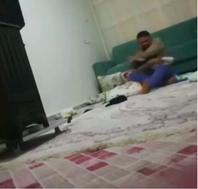 Ağladığı için 2 aylık oğlunu öldüresiye dövdü: Savunması pes dedirtti 1