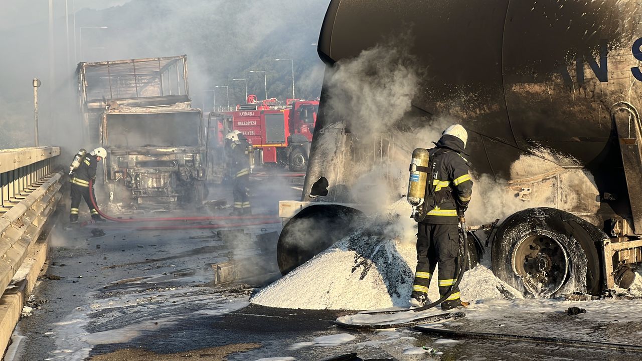 Tanker ile TIR çarpıştı! TEM Otoyolu trafiğe kapandı 5