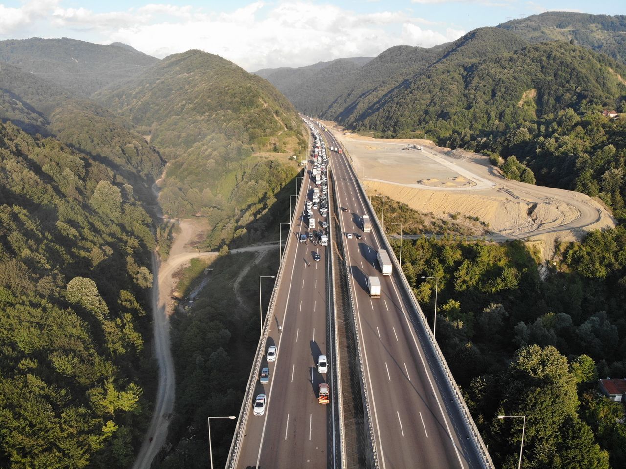 Tanker ile TIR çarpıştı! TEM Otoyolu trafiğe kapandı 6