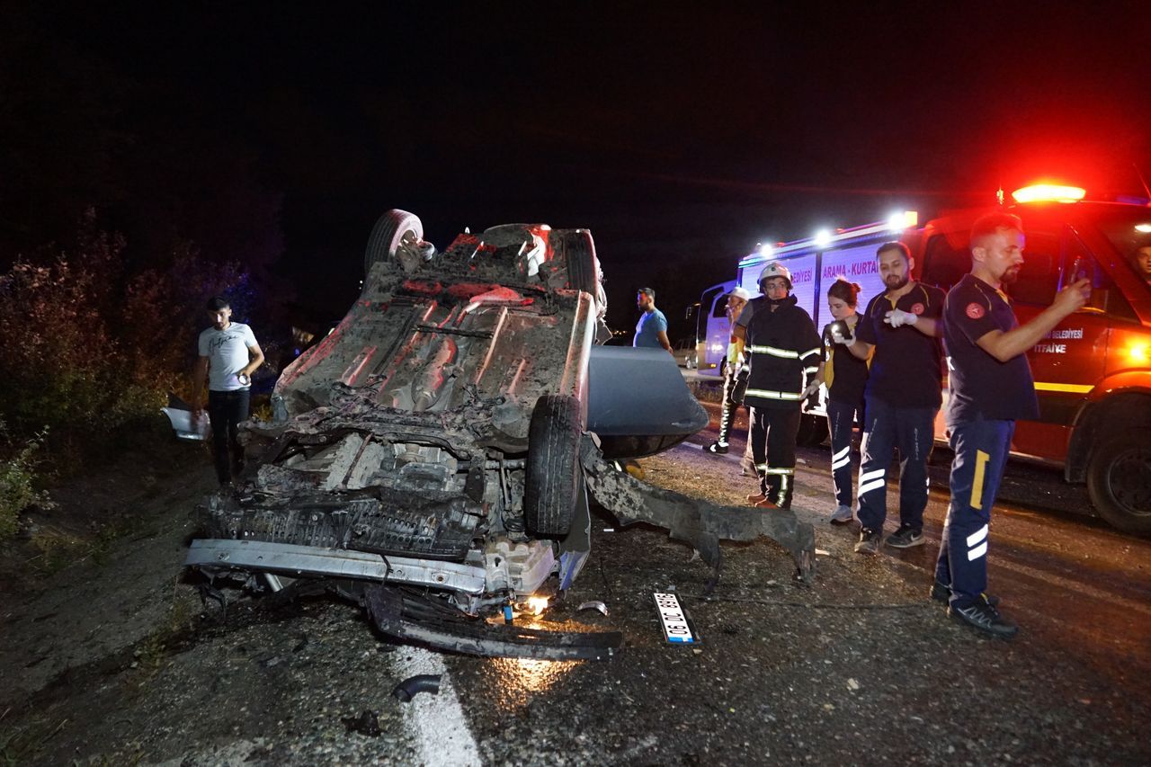 Takla atarak karşı şeritteki araçların üzerine uçtu: 3 ölü, 5 yaralı 1