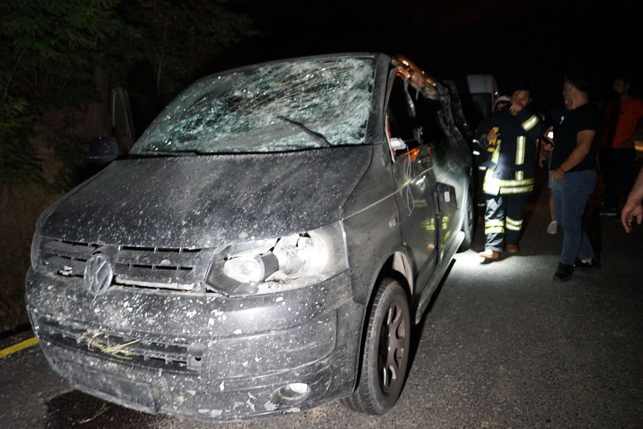 Takla atarak karşı şeritteki araçların üzerine uçtu: 3 ölü, 5 yaralı 9