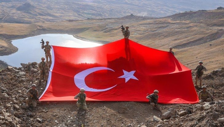 PKK'lılardan temizlenen Tendürek'e Türk bayrağı asıldı! Şimdi turizme kazandırma zamanı... 8