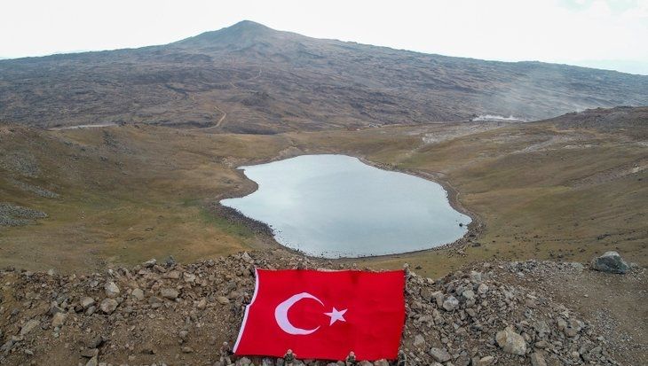 PKK'lılardan temizlenen Tendürek'e Türk bayrağı asıldı! Şimdi turizme kazandırma zamanı... 10