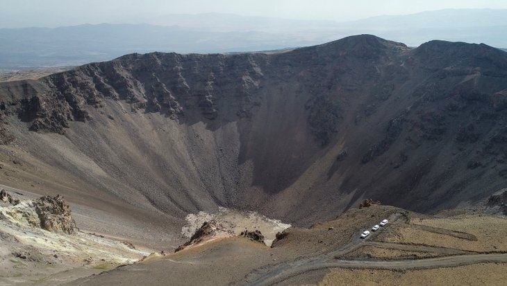 PKK'lılardan temizlenen Tendürek'e Türk bayrağı asıldı! Şimdi turizme kazandırma zamanı... 20