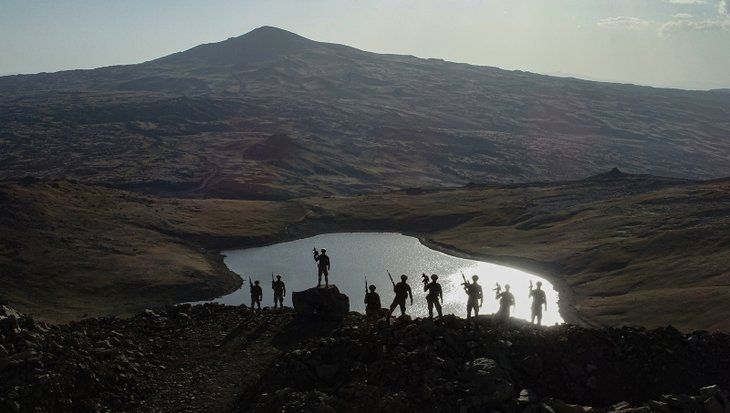 PKK'lılardan temizlenen Tendürek'e Türk bayrağı asıldı! Şimdi turizme kazandırma zamanı... 12