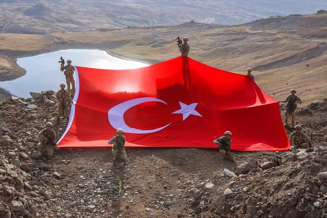 PKK'lılardan temizlenen Tendürek'e Türk bayrağı asıldı! Şimdi turizme kazandırma zamanı... 1