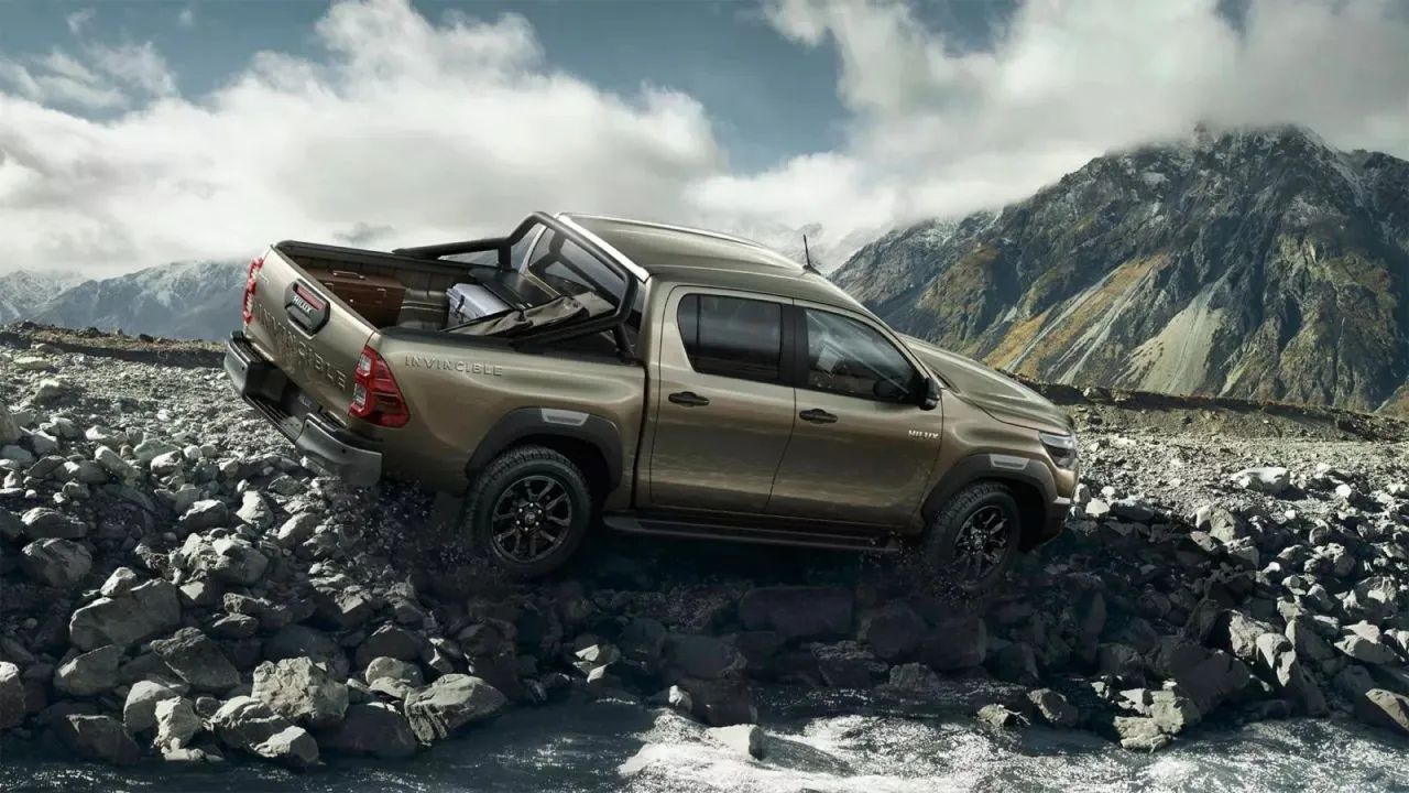 Toyota Hilux İndirimli Fiyatı Göz Kırptı! Bu Fiyat Bir Daha Bulunmaz 10