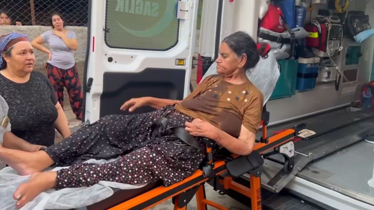 Yaşlı çift, torunları ile yangında mahsur kaldı! Yardımlarına komşuları yetişti 2