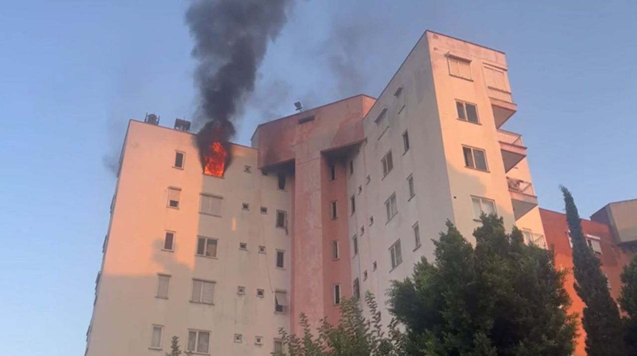Yaşlı çift, torunları ile yangında mahsur kaldı! Yardımlarına komşuları yetişti 5