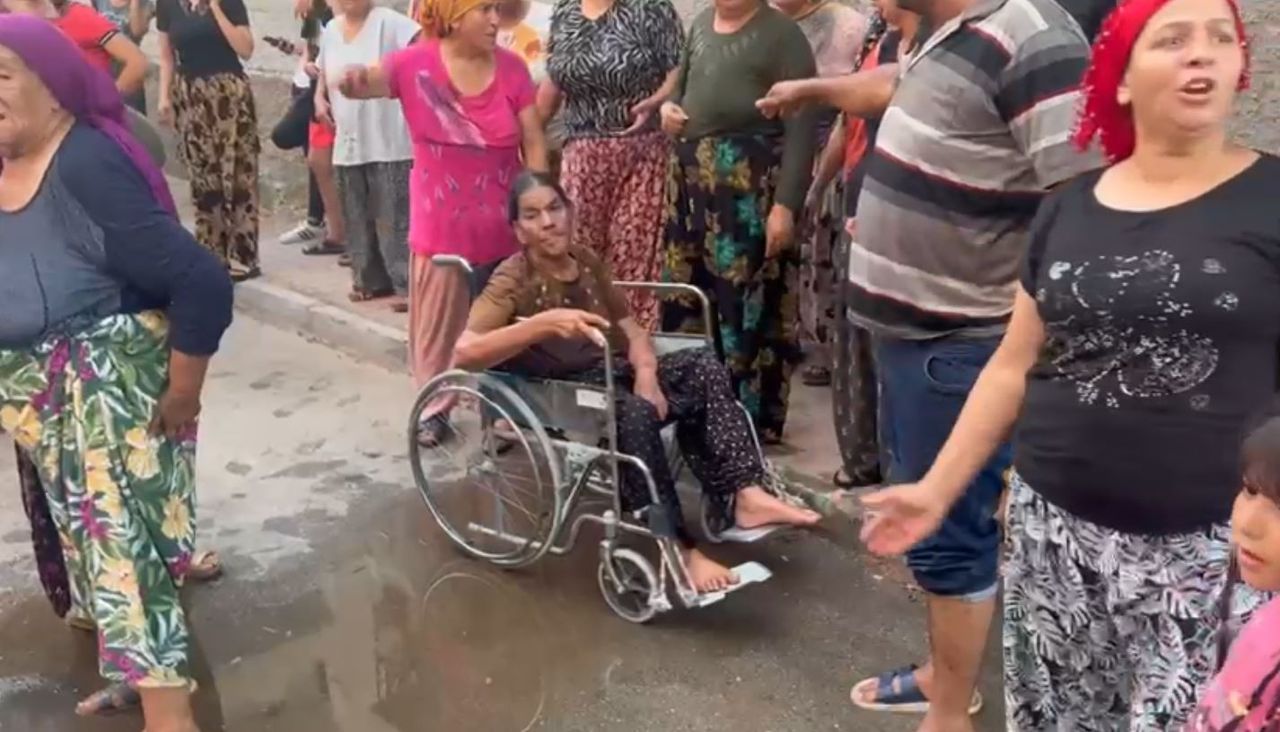 Yaşlı çift, torunları ile yangında mahsur kaldı! Yardımlarına komşuları yetişti 12