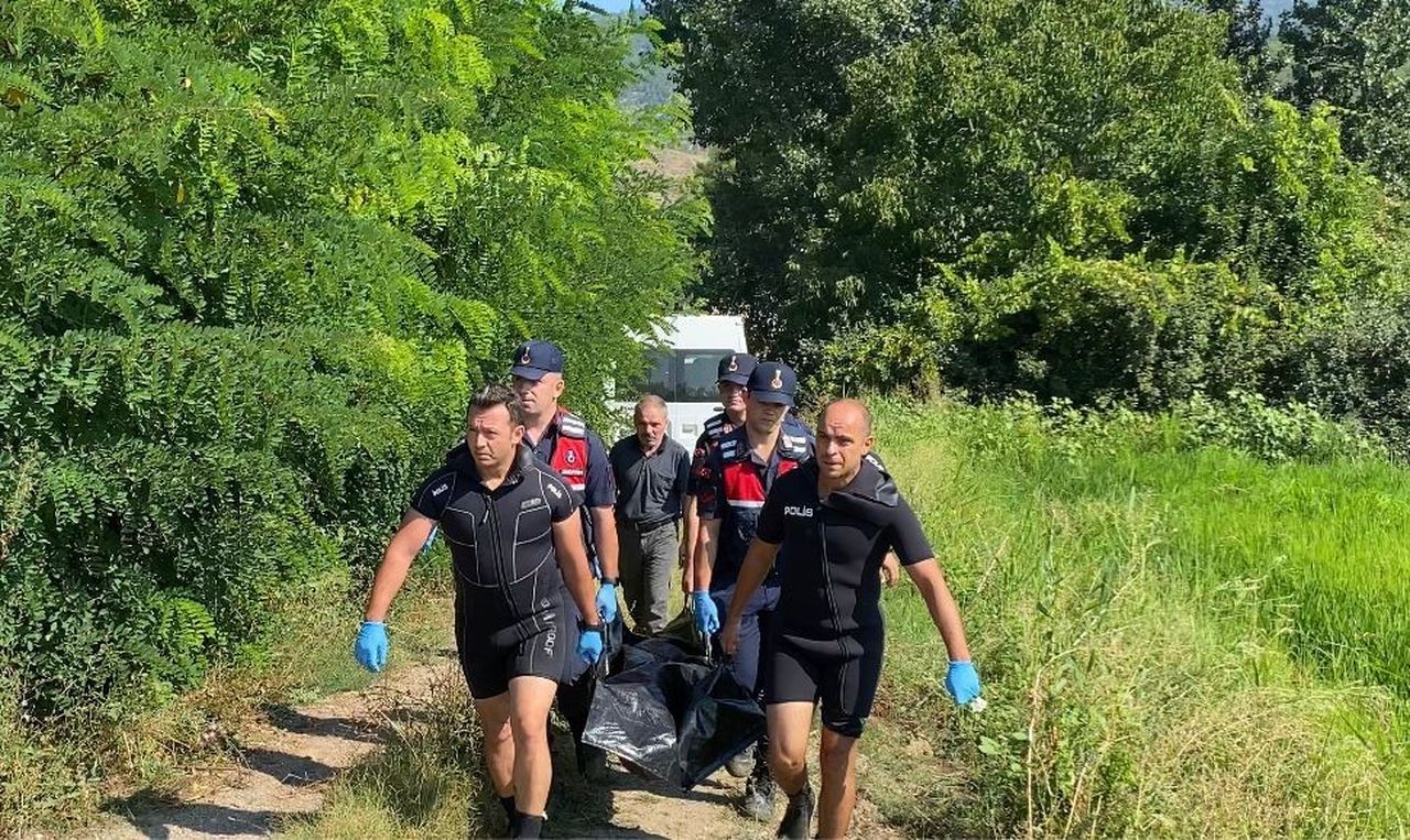 Yanmış otomobil korkunç cinayeti ortaya çıkardı 2