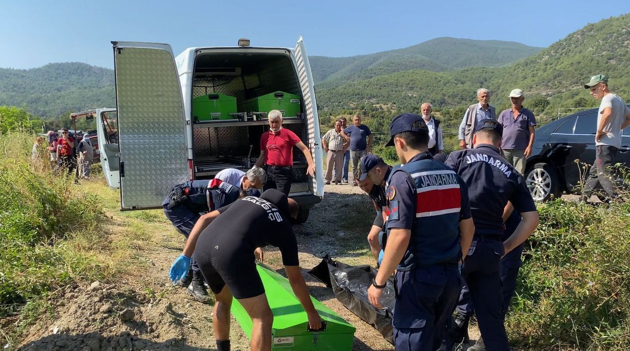 Yanmış otomobil korkunç cinayeti ortaya çıkardı 3