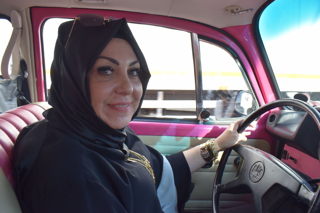 Doğa ve klasik araç tutkusu bunu da yaptırdı! Onunkisi 'Pembe Aşk' 1