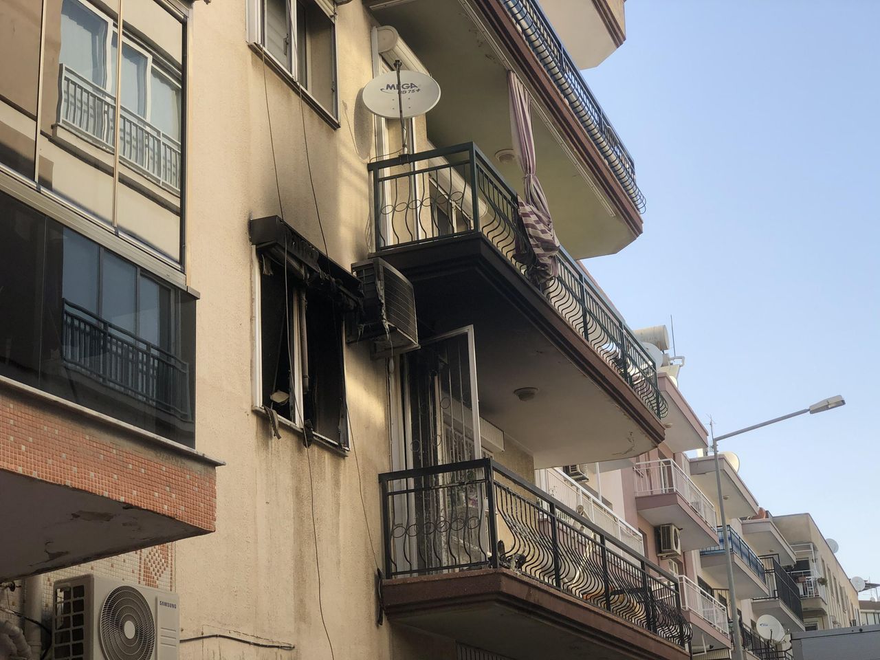 Yatalak hasta ile kedisi alevler arasında mahsur kaldı 4