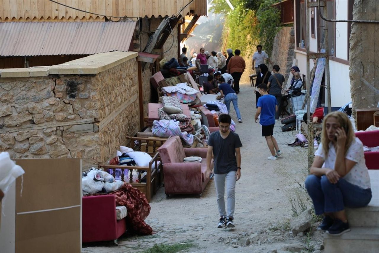 Kültürel varlık statüsünde bulunan tarihi evler alevlere teslim oldu 5
