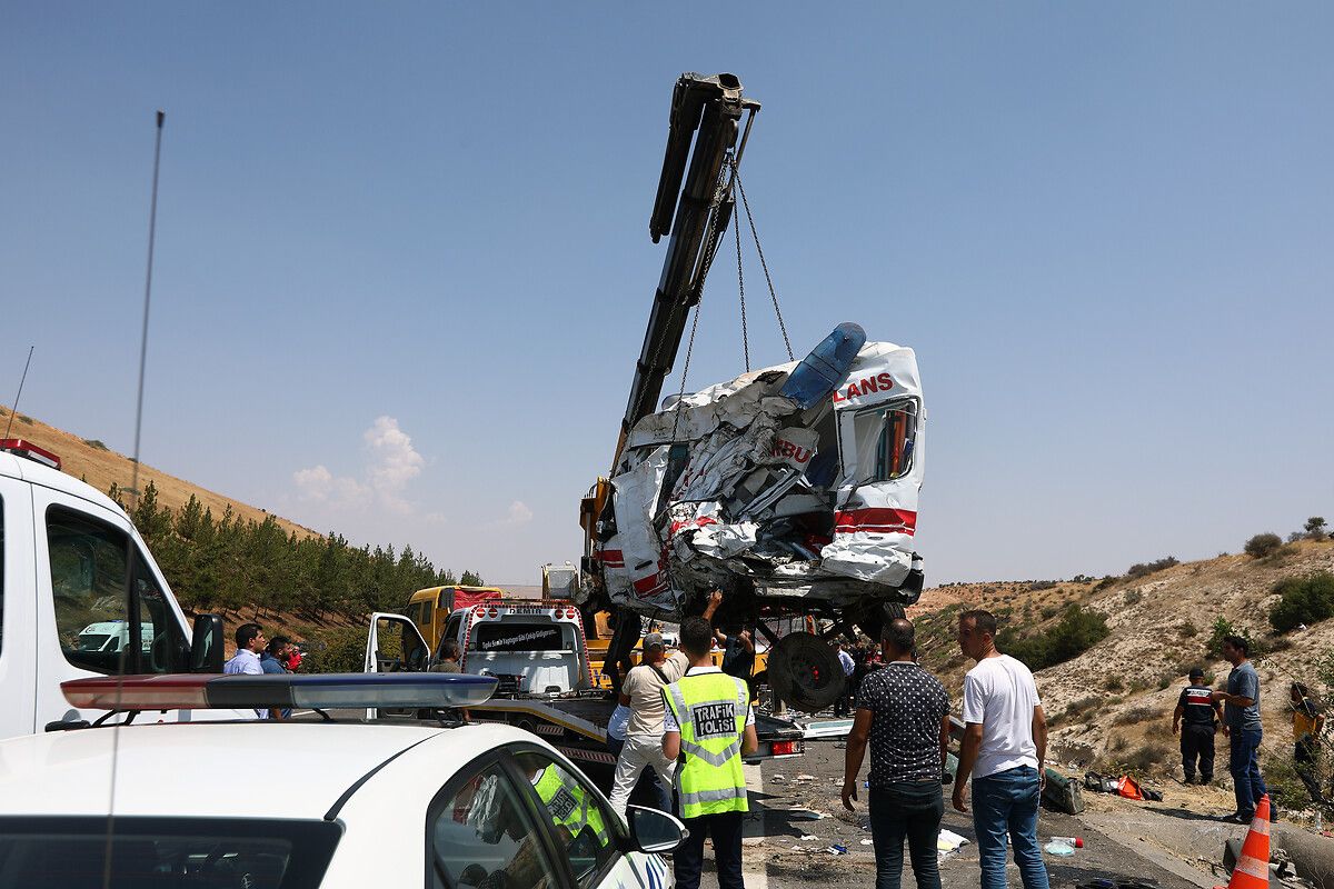 Gaziantep'te 15 kişini ölümüne neden olan kazada şok tespitler: Hız sınırı aşılmış, 307 metrelik fren izi var! 3