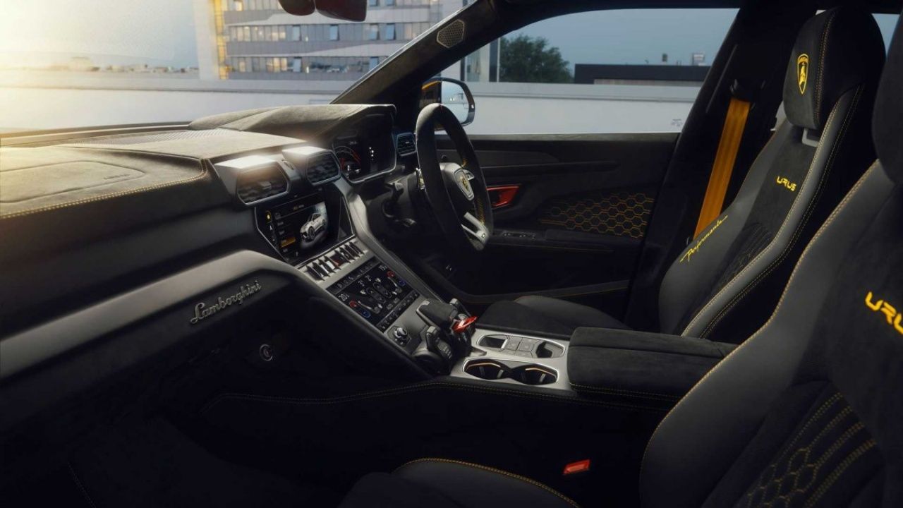 Lamborghini, 666 beygirlik Urus Performante otomobilini tanıttı 6
