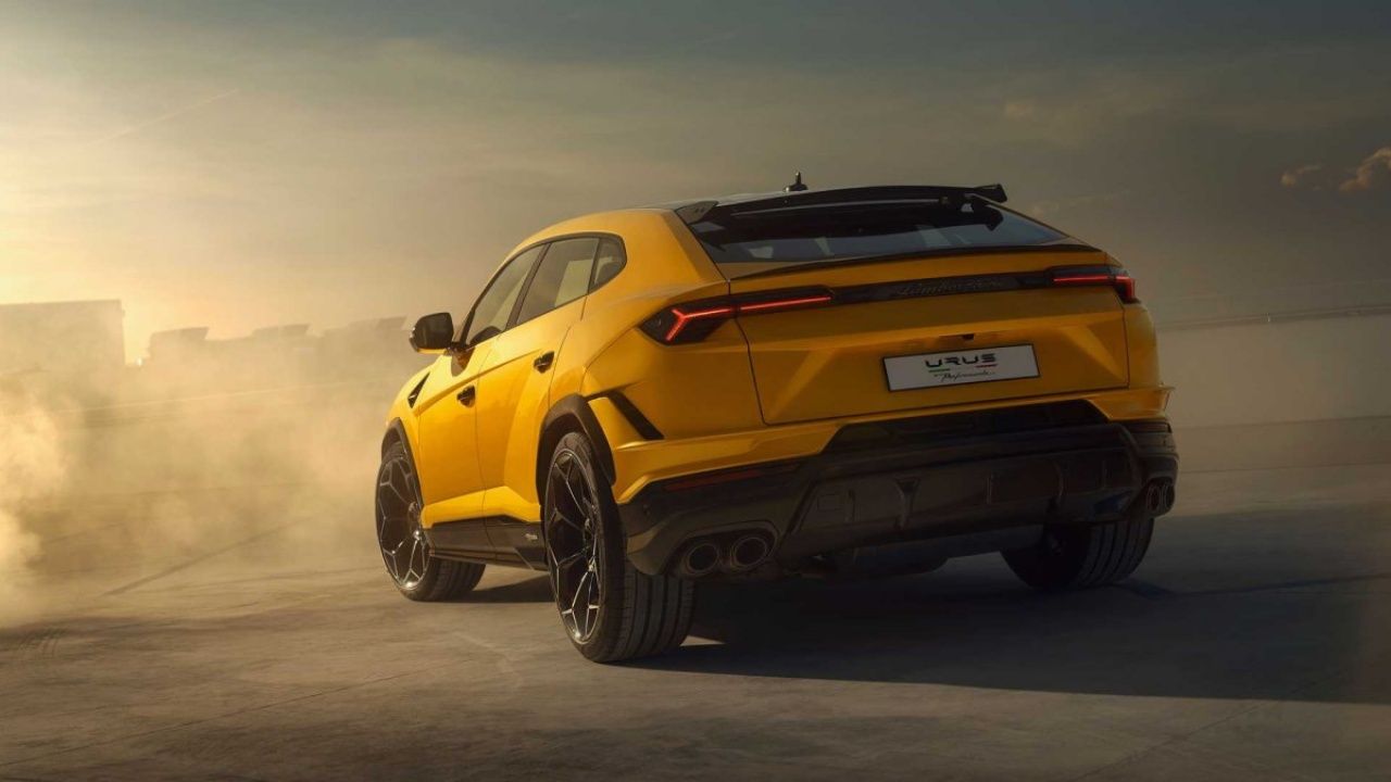 Lamborghini, 666 beygirlik Urus Performante otomobilini tanıttı 7