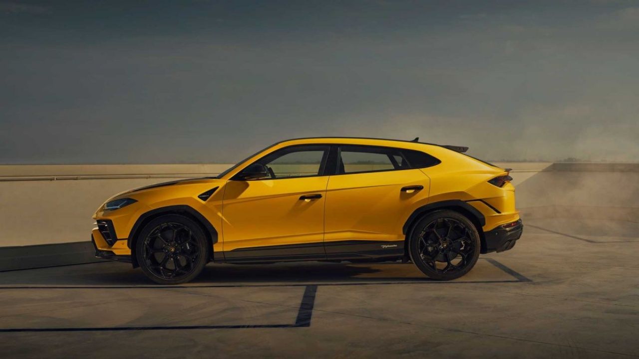 Lamborghini, 666 beygirlik Urus Performante otomobilini tanıttı 8