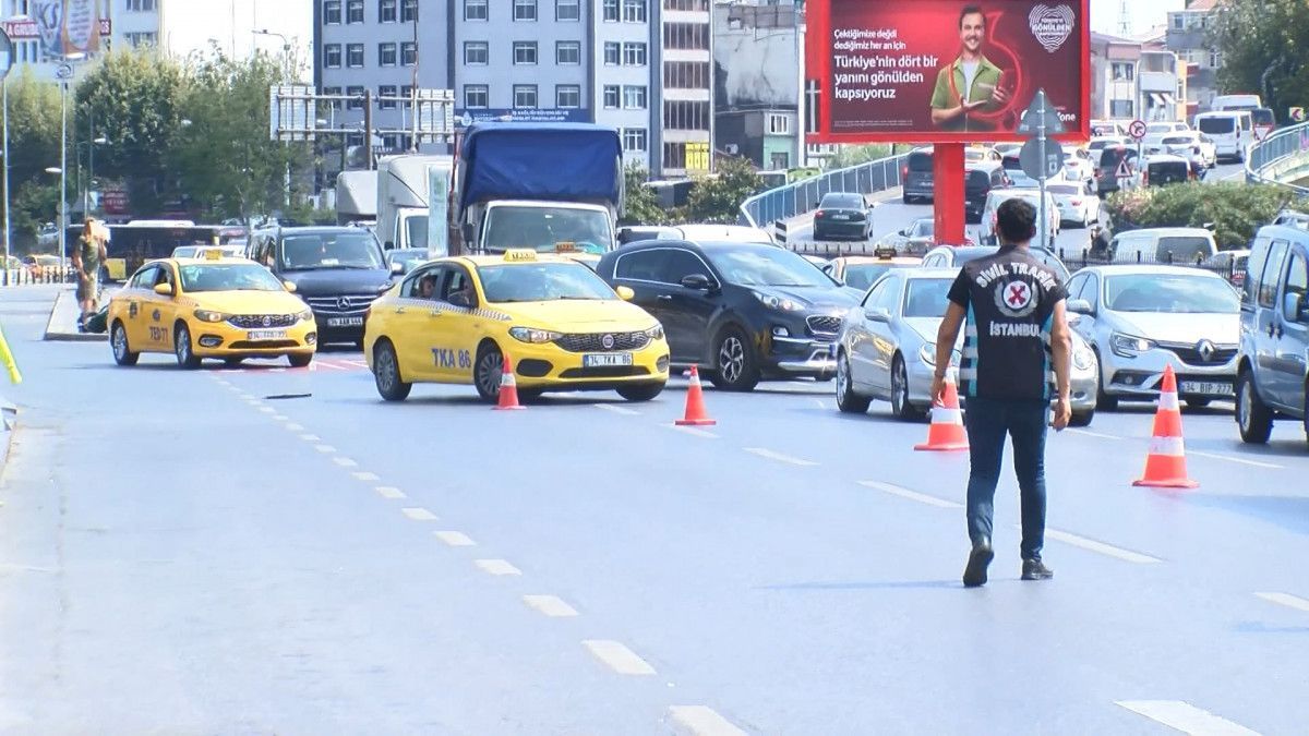 Taksici terörü: Fatih'te turist yolcudan 450 lira isteyen taksici yakalandı! 7