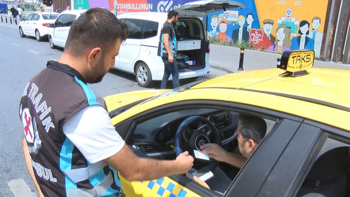 Taksici terörü: Fatih'te turist yolcudan 450 lira isteyen taksici yakalandı! 3