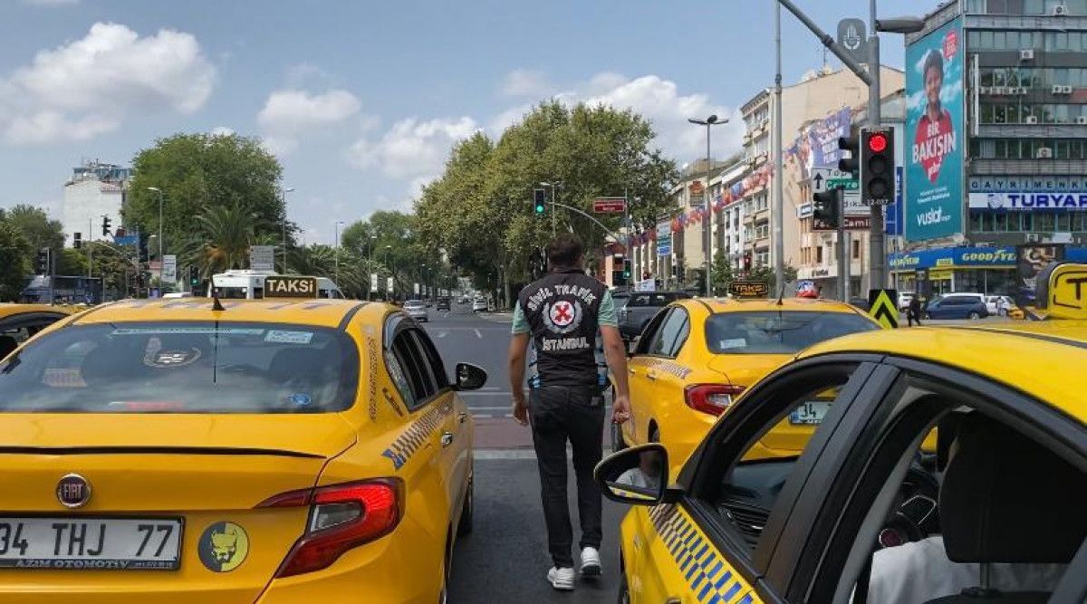 Taksici terörü: Fatih'te turist yolcudan 450 lira isteyen taksici yakalandı! 8