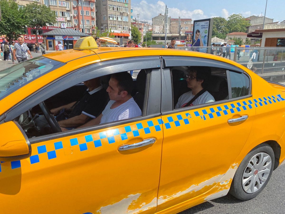 Taksici terörü: Fatih'te turist yolcudan 450 lira isteyen taksici yakalandı! 2