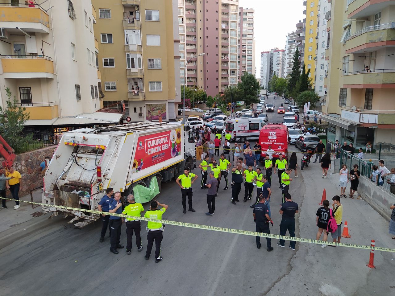 12 yaşındaki çocuk çöp kamyonunun altında kaldı 1